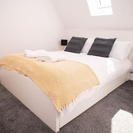 Orchid Lodge - Two Bed Generous Flat - Parking, Netflix, Wifi - Close To Blenheim Palace & Oxford - F4 Kidlington Luaran gambar