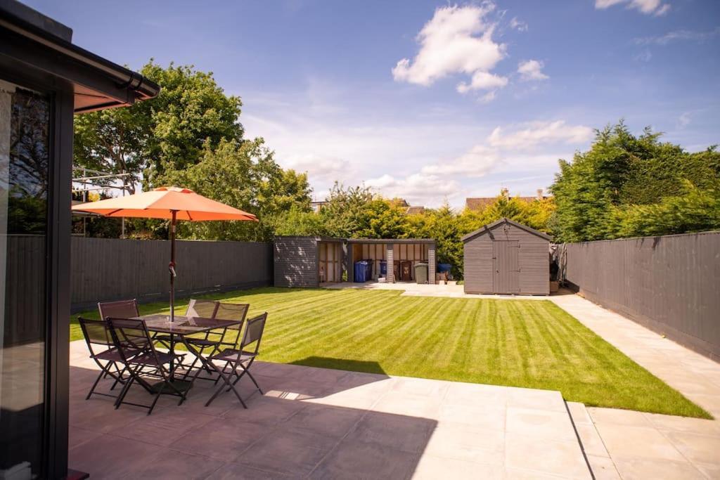 Orchid Lodge - Two Bed Generous Flat - Parking, Netflix, Wifi - Close To Blenheim Palace & Oxford - F4 Kidlington Luaran gambar