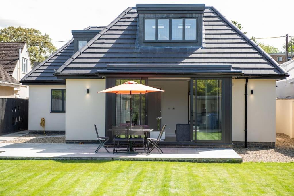 Orchid Lodge - Two Bed Generous Flat - Parking, Netflix, Wifi - Close To Blenheim Palace & Oxford - F4 Kidlington Luaran gambar
