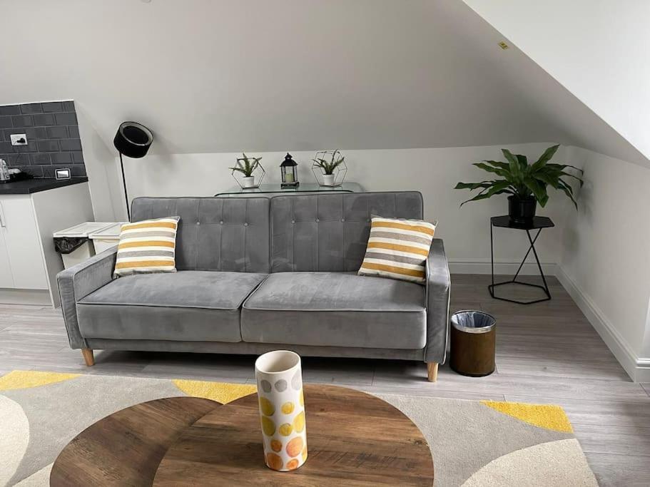 Orchid Lodge - Two Bed Generous Flat - Parking, Netflix, Wifi - Close To Blenheim Palace & Oxford - F4 Kidlington Luaran gambar