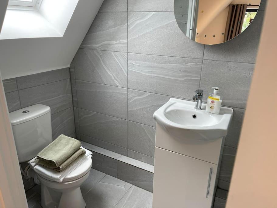 Orchid Lodge - Two Bed Generous Flat - Parking, Netflix, Wifi - Close To Blenheim Palace & Oxford - F4 Kidlington Luaran gambar