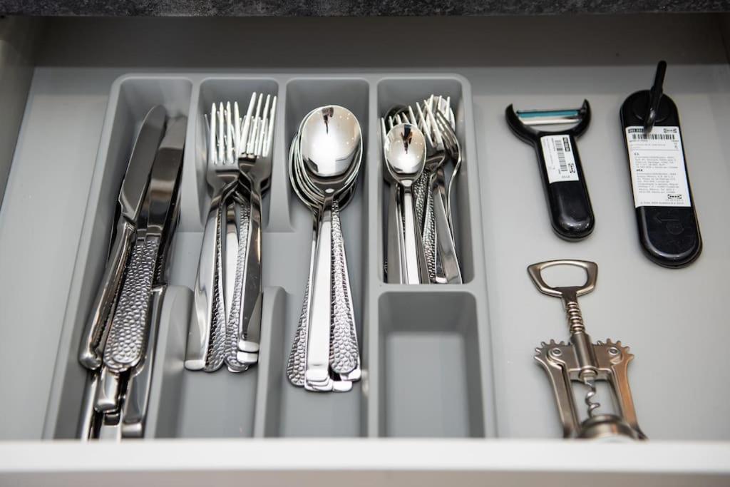 Orchid Lodge - Two Bed Generous Flat - Parking, Netflix, Wifi - Close To Blenheim Palace & Oxford - F4 Kidlington Luaran gambar