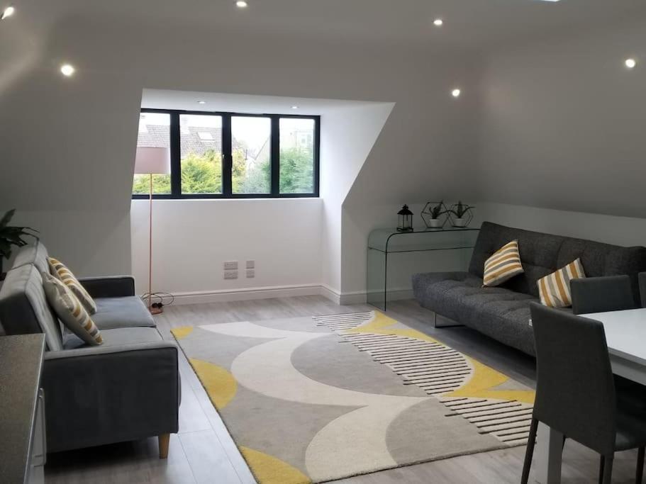 Orchid Lodge - Two Bed Generous Flat - Parking, Netflix, Wifi - Close To Blenheim Palace & Oxford - F4 Kidlington Luaran gambar
