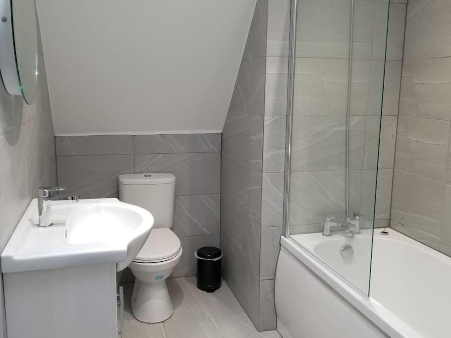 Orchid Lodge - Two Bed Generous Flat - Parking, Netflix, Wifi - Close To Blenheim Palace & Oxford - F4 Kidlington Luaran gambar